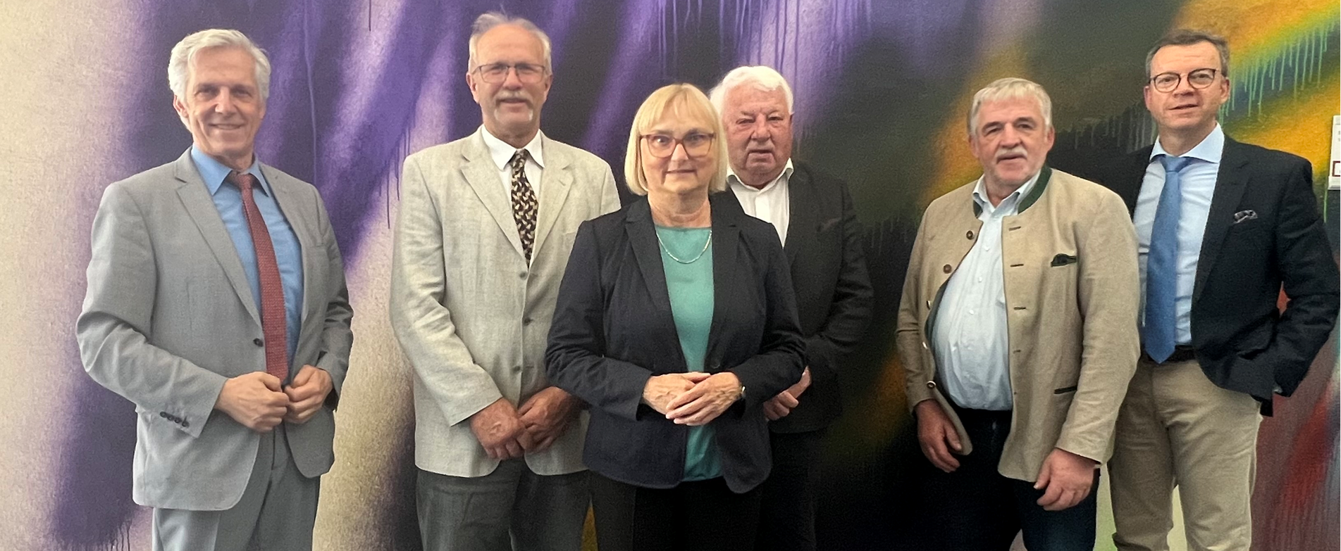 Du betrachtest gerade Austausch über die Ausgestaltung des Zusammenlebens von Weidetieren, Mensch und Wolf mit Parl. Staatssekretärin Bettina Hoffmann